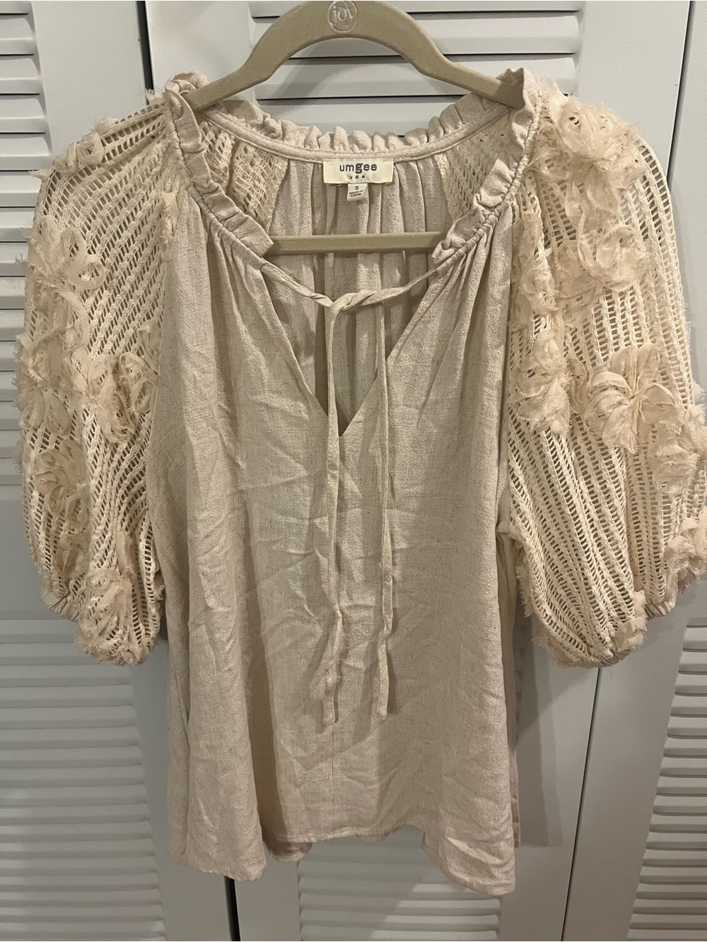 Petals On The Path Linen French Terry Top Oatmeal size small